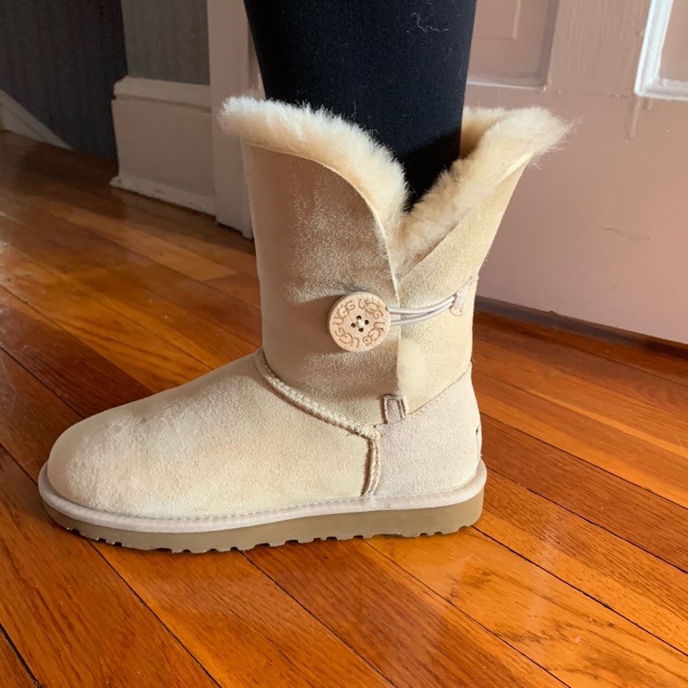 FREE SHIP- Bailey Button Ugg Boots
